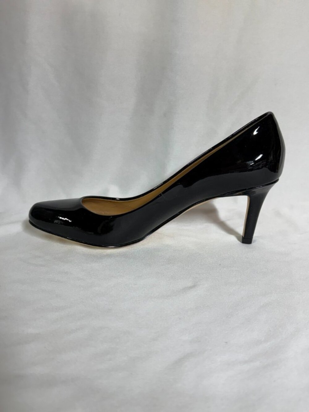 Ann Taylor Black Patent Perfect Pump - Picture 4 of 7